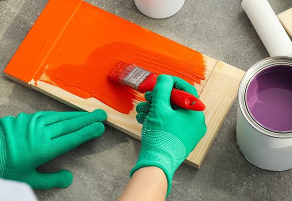 Pintar un piso en Bilbao con la casa amueblada: qué se puede hacer y qué no