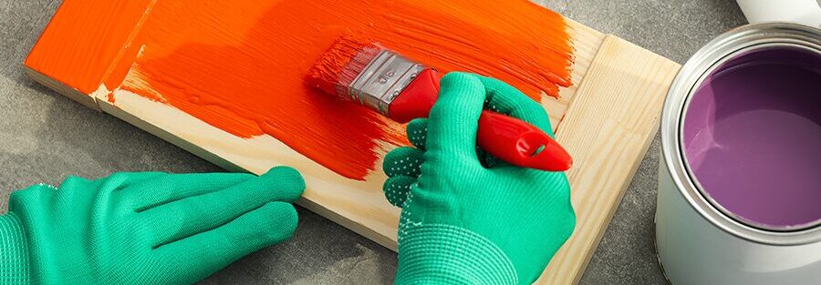 Pintar un piso en Bilbao con la casa amueblada: qué se puede hacer y qué no