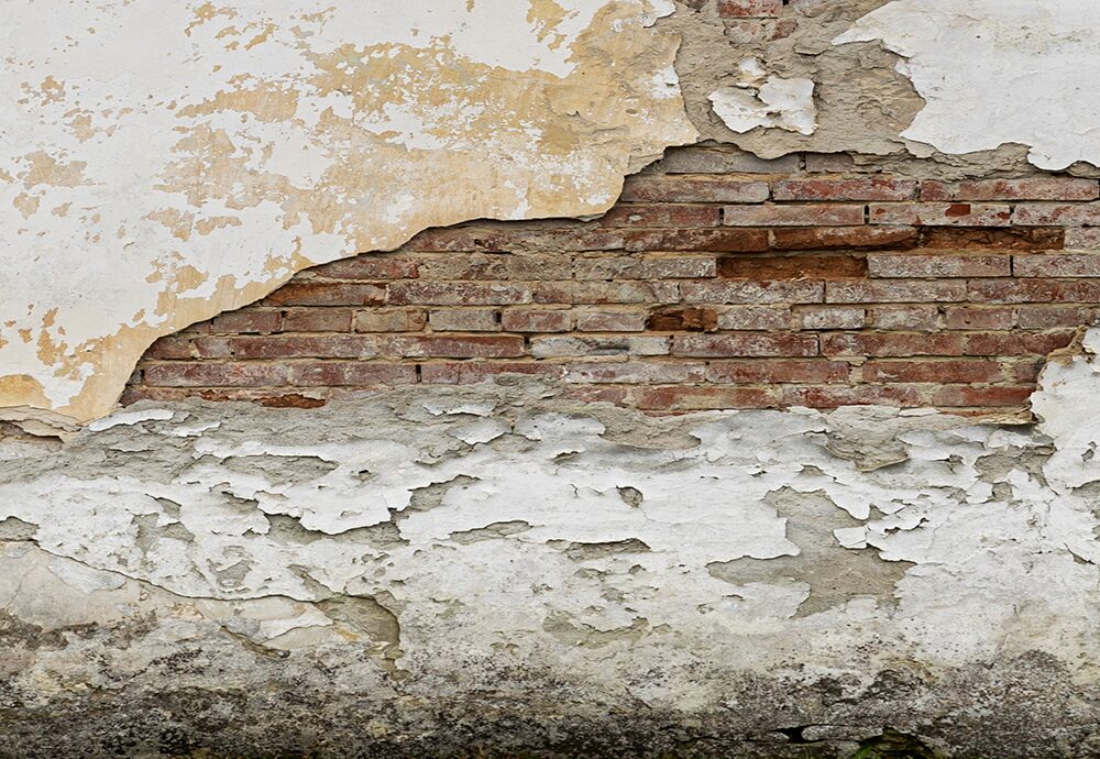 Fachada antigua revisada antes de aplicar pintura exterior