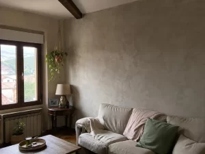 Paredes de mucho uso: cómo valorar lavabilidad, retoque y resistencia. Fotografía relacionada con pintura de viviendas e interiores