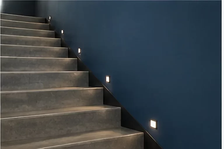 Detalle relacionado con Cómo proteger ascensores, puertas y suelos al pintar una comunidad