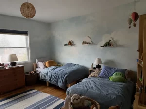 Por qué dos pisos del mismo tamaño pueden tener presupuestos de pintura distintos. Fotografía relacionada con pintura de viviendas e interiores