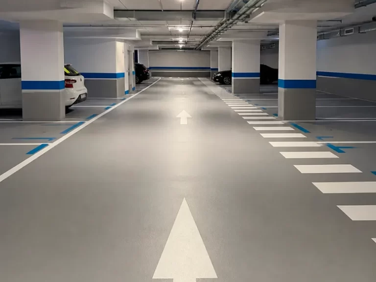 Cómo pintar un garaje por fases para mantener parte del espacio operativo. Fotografía relacionada con pintura de garajes